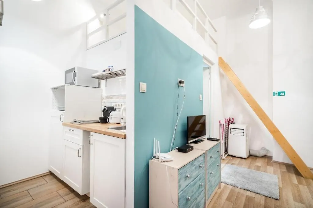 Colorwave Studio Home Budapest 0*,